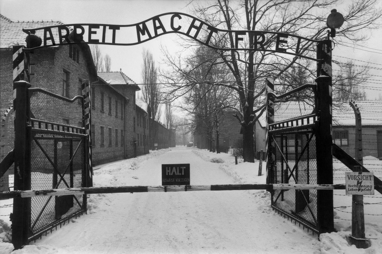 Shoah Anıtı'nda, Raymond Depardon'ın Auschwitz fotoğraflarından oluşan eşsiz bir sergi
