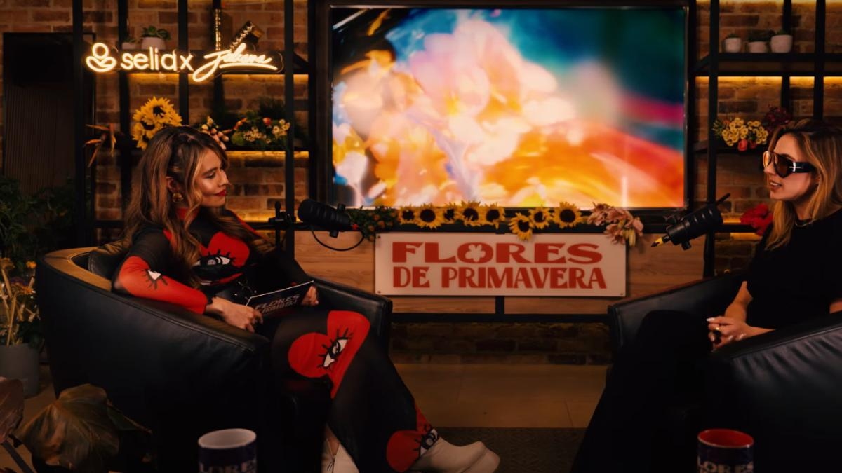 Cantora Juliana lança podcast 'Flores de Primavera' para falar sobre saúde mental.