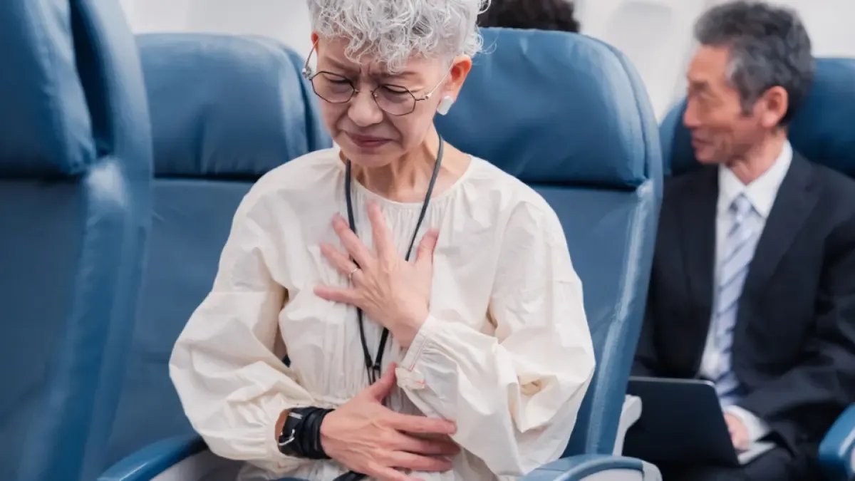 Flight returned in an emergency after passenger alerted by suspicious cell phone message from another traveler: 'Rest in peace'