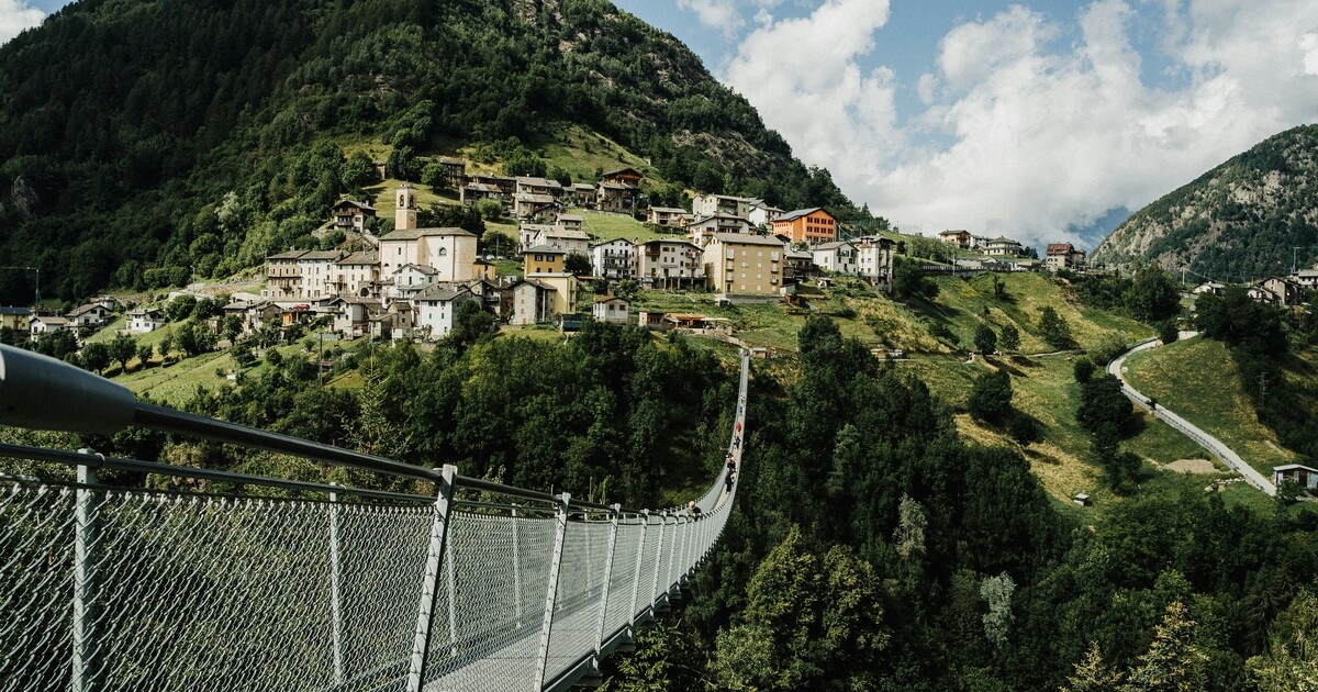 Zwischen unmöglichen Straßen und baufälligen Häusern ist dies Italien aus der Sicht kultivierter Besucher.