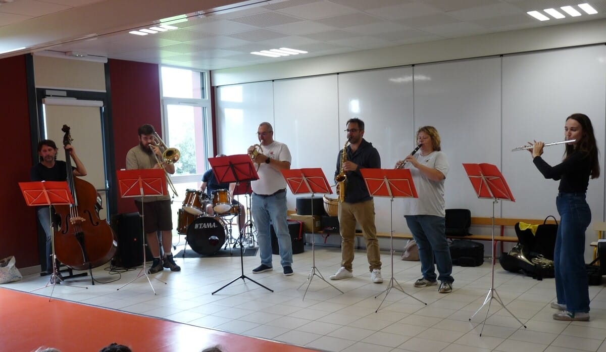 An hour of music for schoolchildren