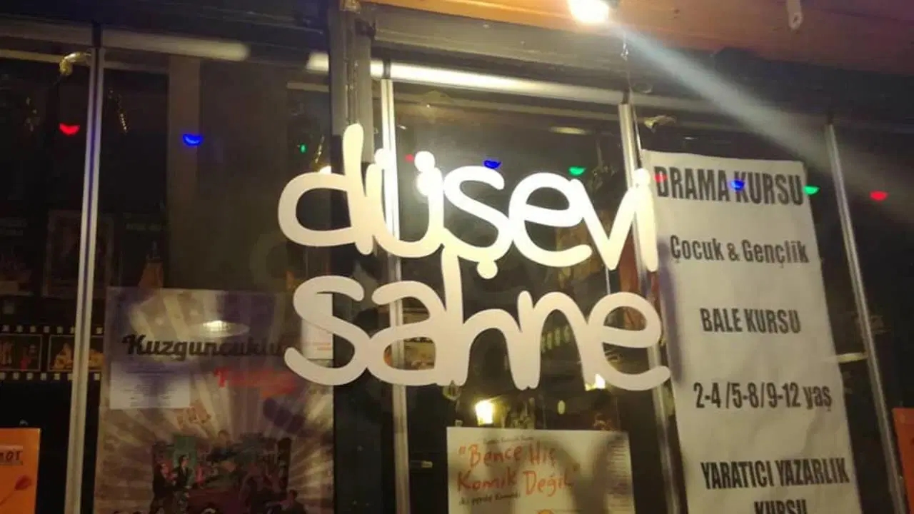 Dushevi gaf zijn tweede afgestudeerden: opwinding bij de afstudeerceremonie op Dushevi