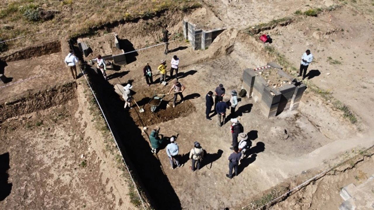 49 „Elefantenfüße“ wurden in der Burg Kef am Fuße des Berges Süphan ausgegraben.