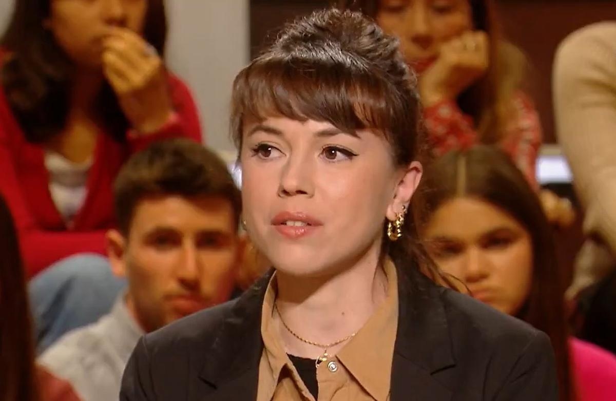 Camille Bordenet'in kırsal yaşamı konu alan gerçekçi ve mizah dolu romanı "Onların Ayak İzleri Altında Yıllar"ı okuduk.