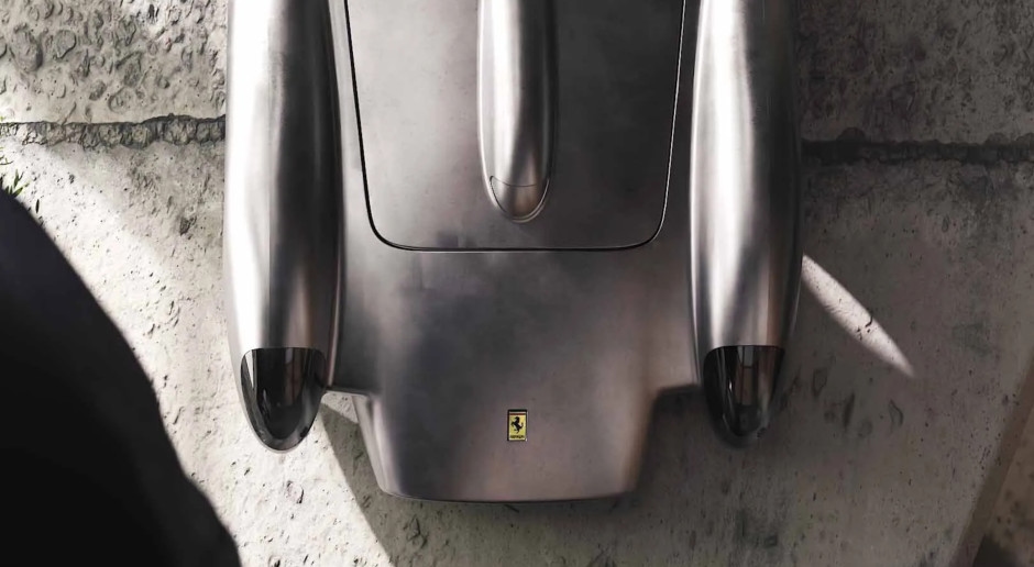 Diesen legendären Ferrari kann man nicht fahren, aber man kann ihn an die Wand hängen.