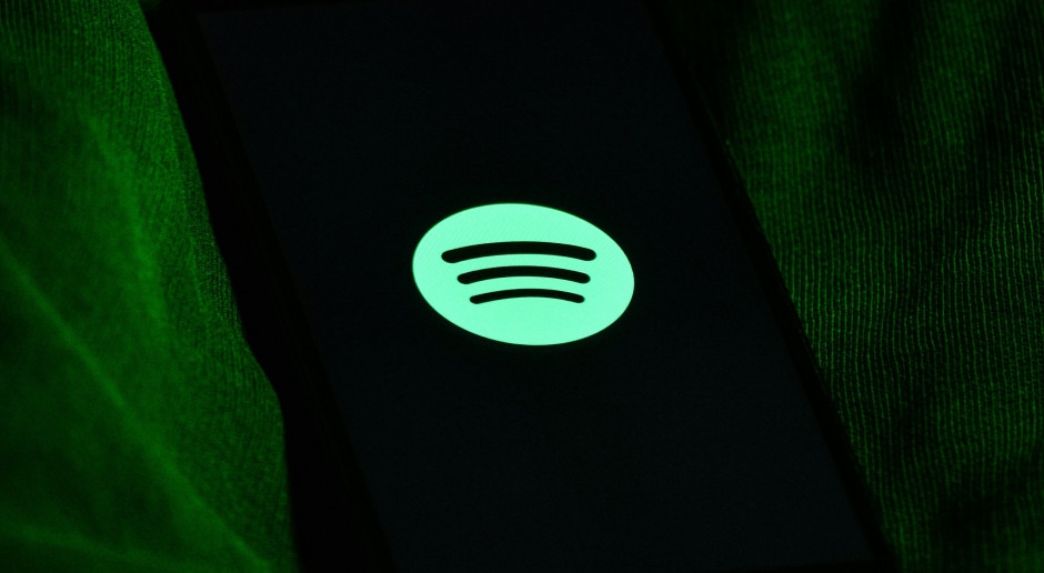 Spotify ha rimosso 75 milioni di brani. Il motivo? Non erano stati registrati da esseri umani.