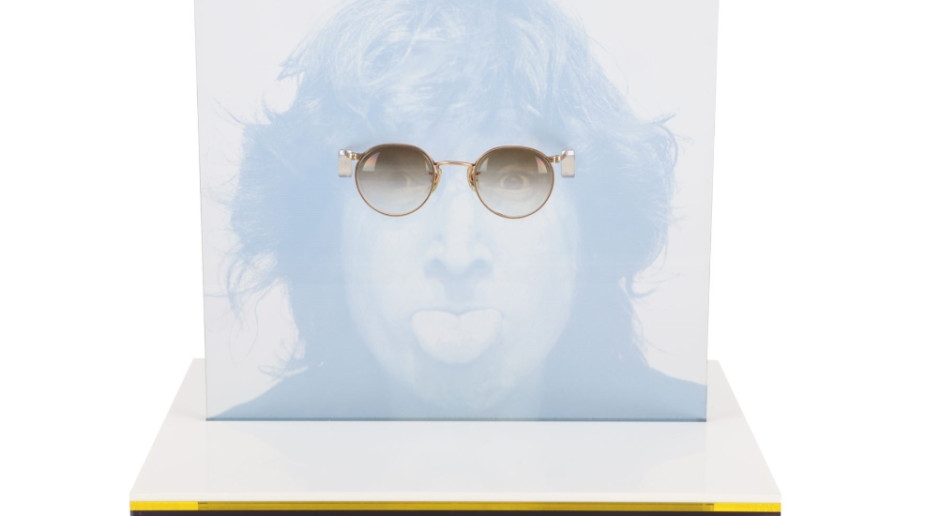 Gli occhiali di John Lennon vanno all'asta. Li indossava in un momento cruciale della sua vita