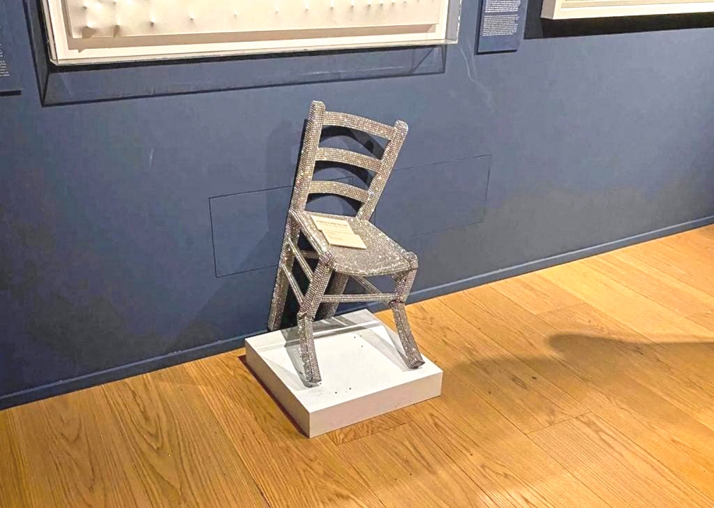 „Van Gogh Stuhl“. Sitzen, gehen und weglaufen