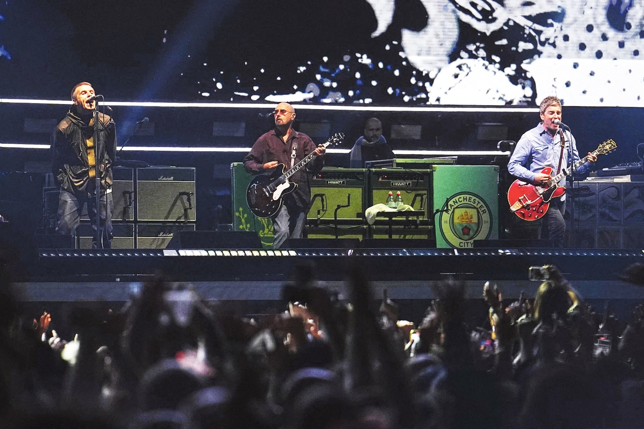 OASIS. The triumphant and long-awaited return to the stage