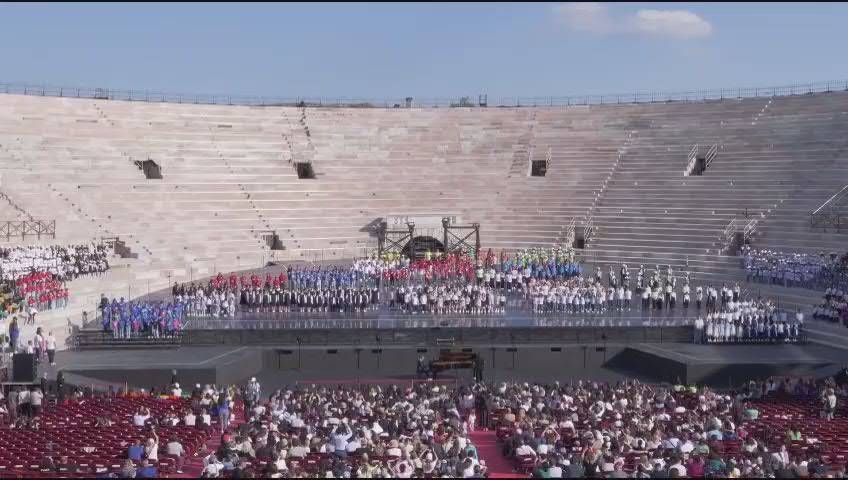 Verona Arena, hundreds of children from all over Italy sing Va' pensiero - Video
