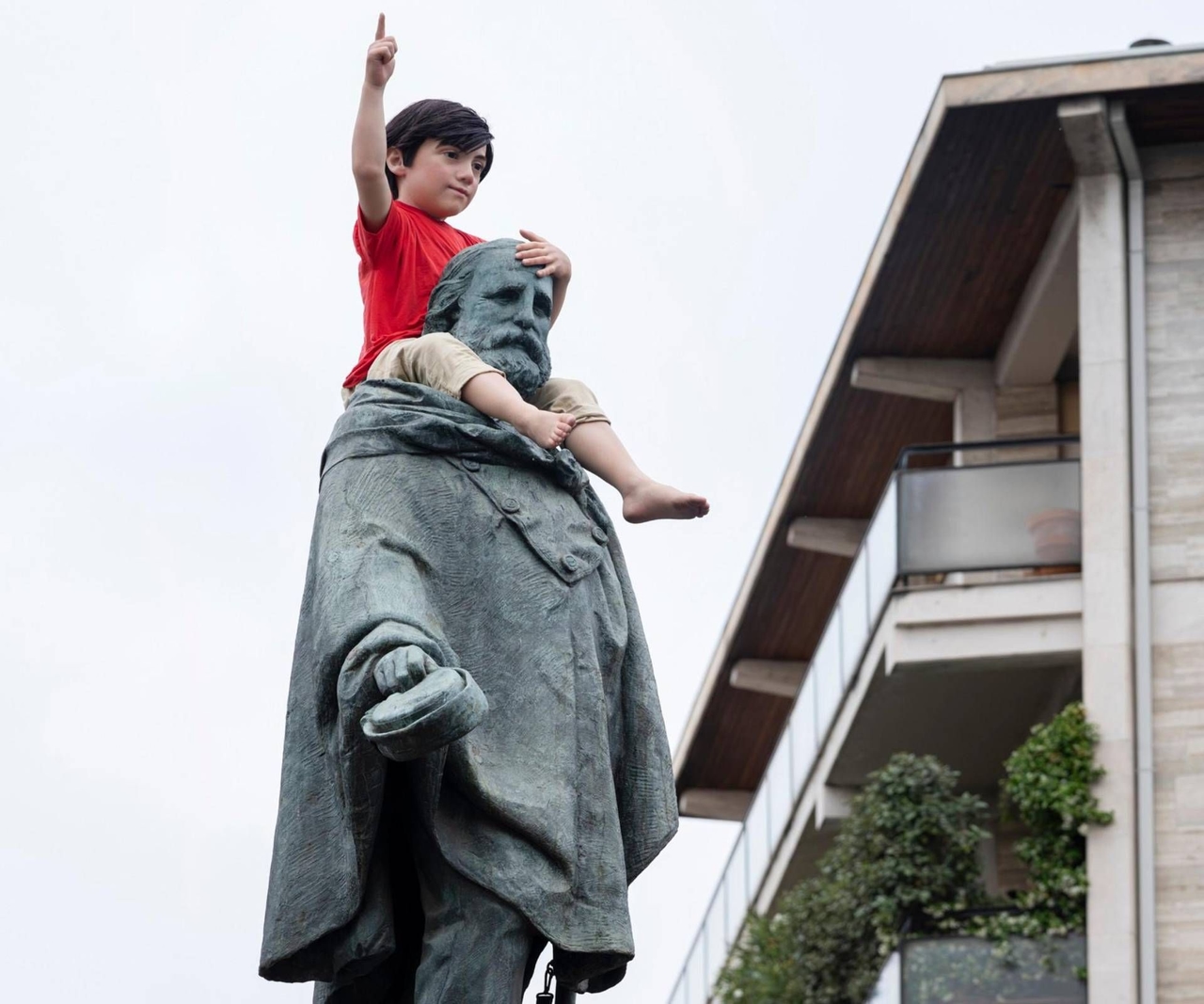 Discovering the city of Bergamo through the art of Cattelan