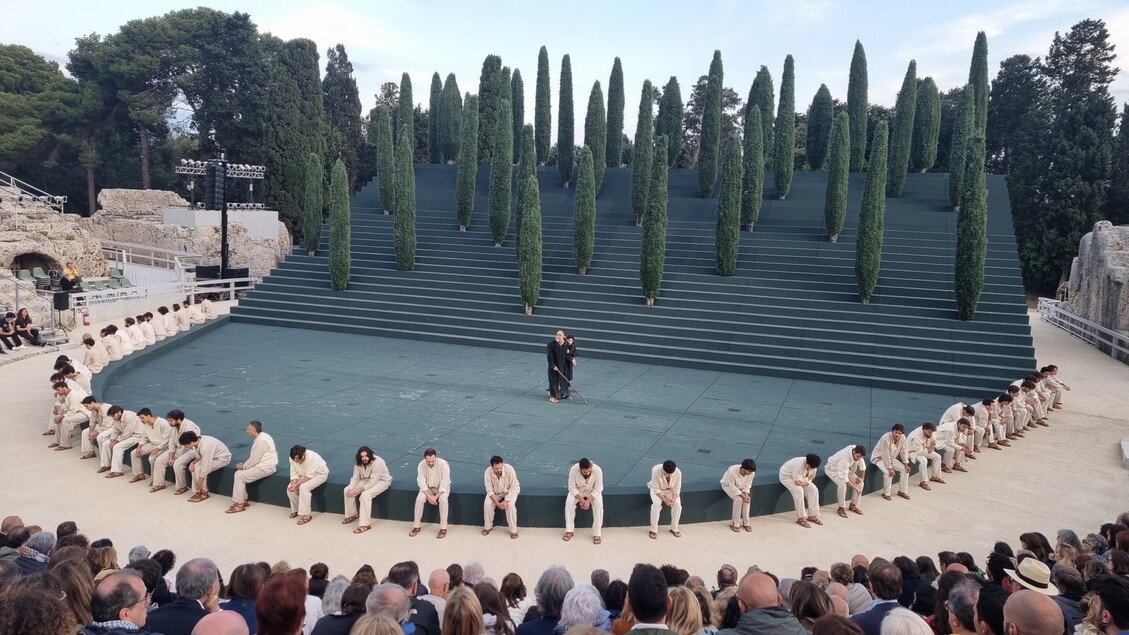 Carsen and the elaboration of the past of Oedipus at Colonus