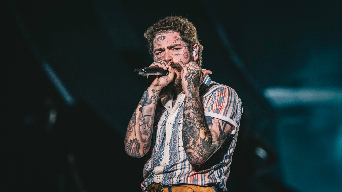 Post Malone verlicht Milan vanaf het podium met haar lied "Follow your dreams".