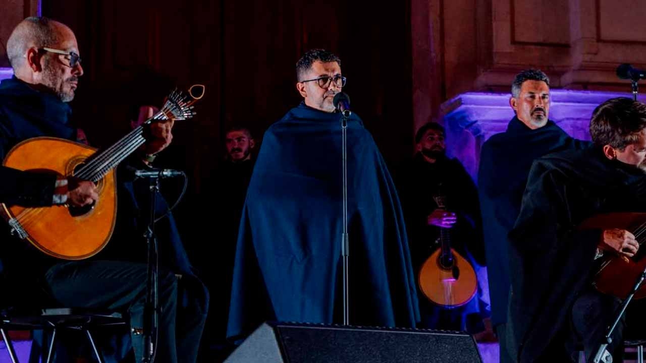 Algarvios In Versus s'est produit à la Monumental Serenade de l'Université de Coimbra