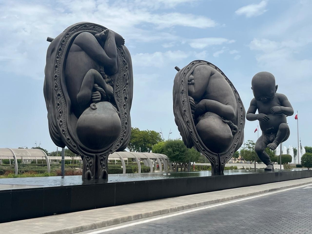 In Doha, the work by Damien Hirst that remained covered for five years and now gives its name to a neighborhood