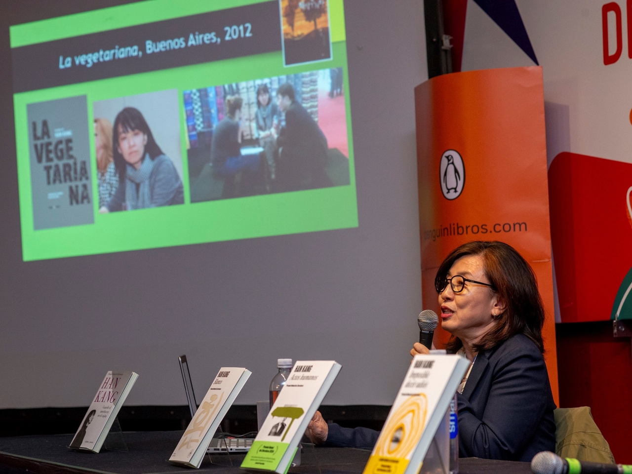 A la distancia, la ganadora del Premio Nobel de Literatura Han Kang participó de la Feria