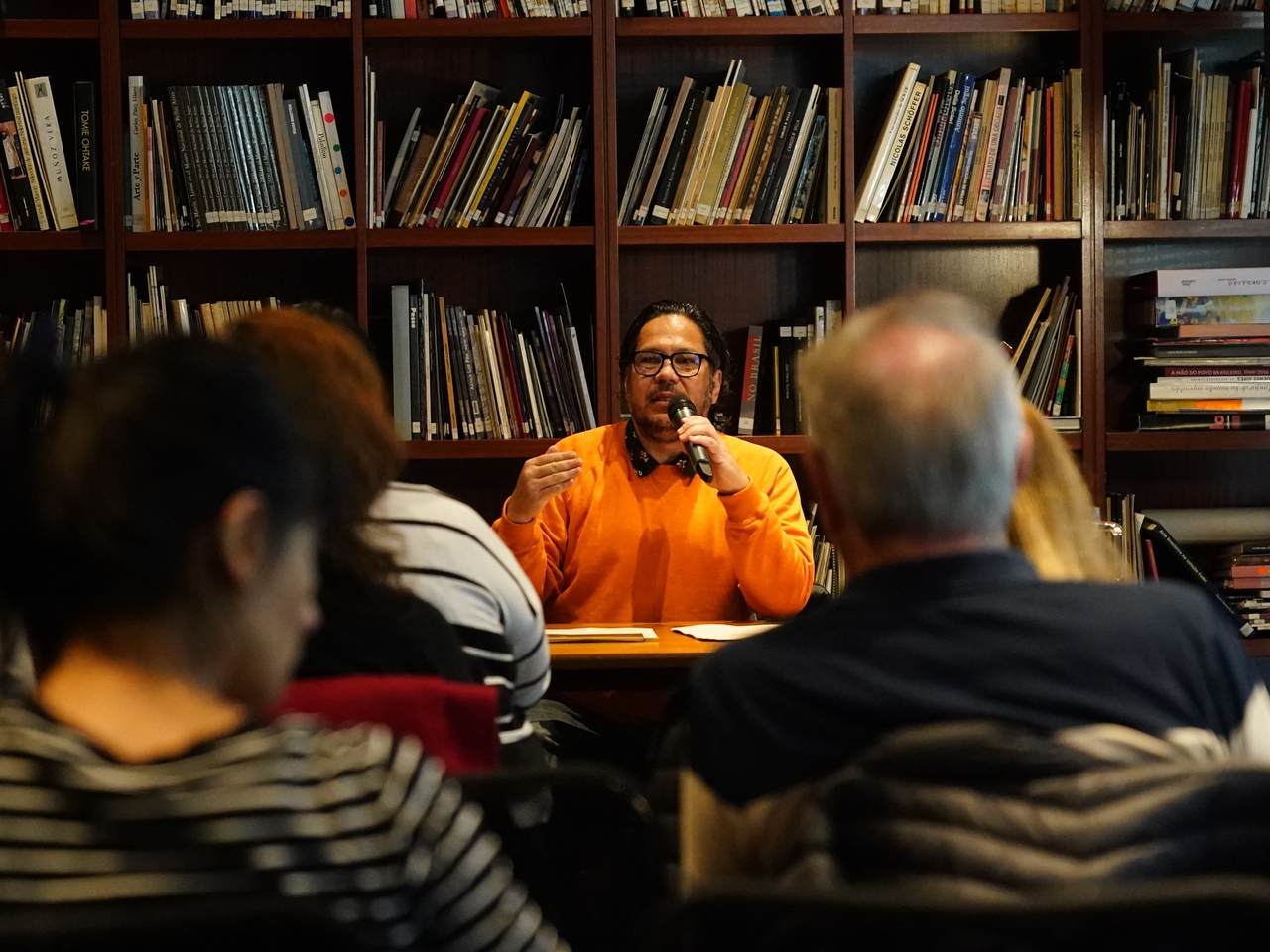‘La carpintería de un poema’, crónica de un taller de escritura con Luis Chaves