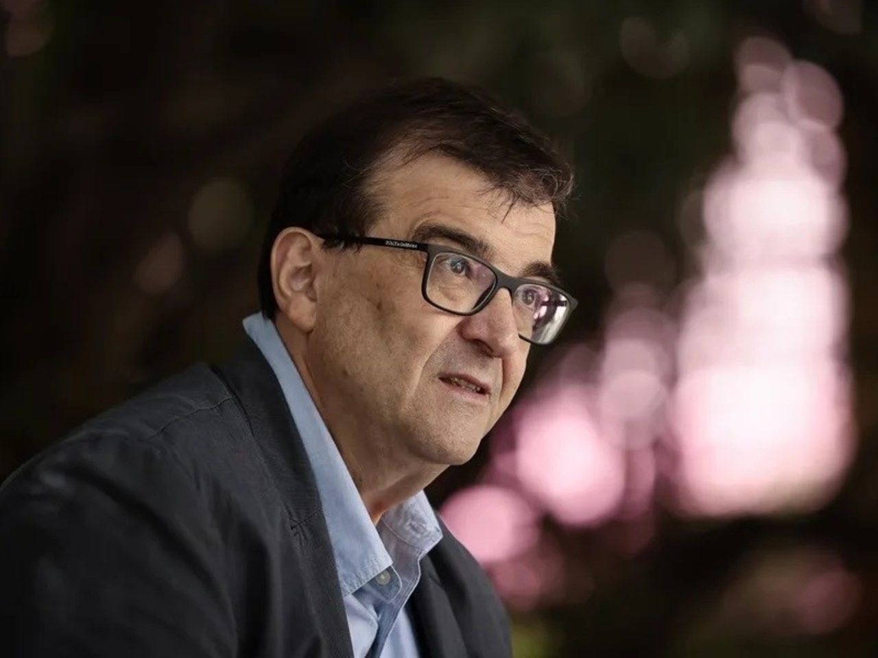 Javier Cercas: "Fujamos como uma peste da literatura que adoça a realidade."