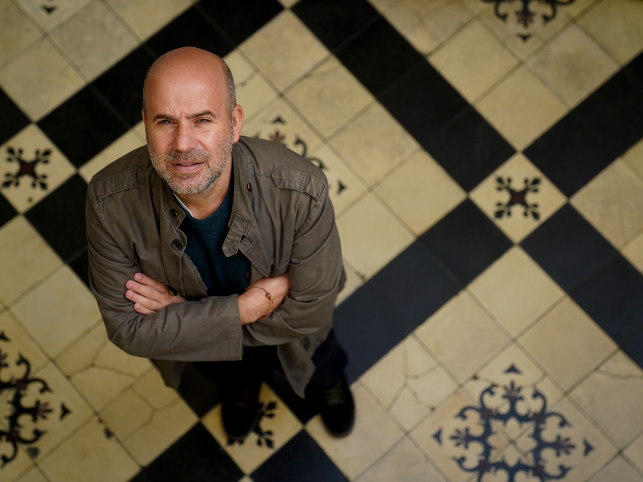 "Unhappiness is a driving force of creation," says Javier Peña, creator of the podcast 'Grandes infelices'