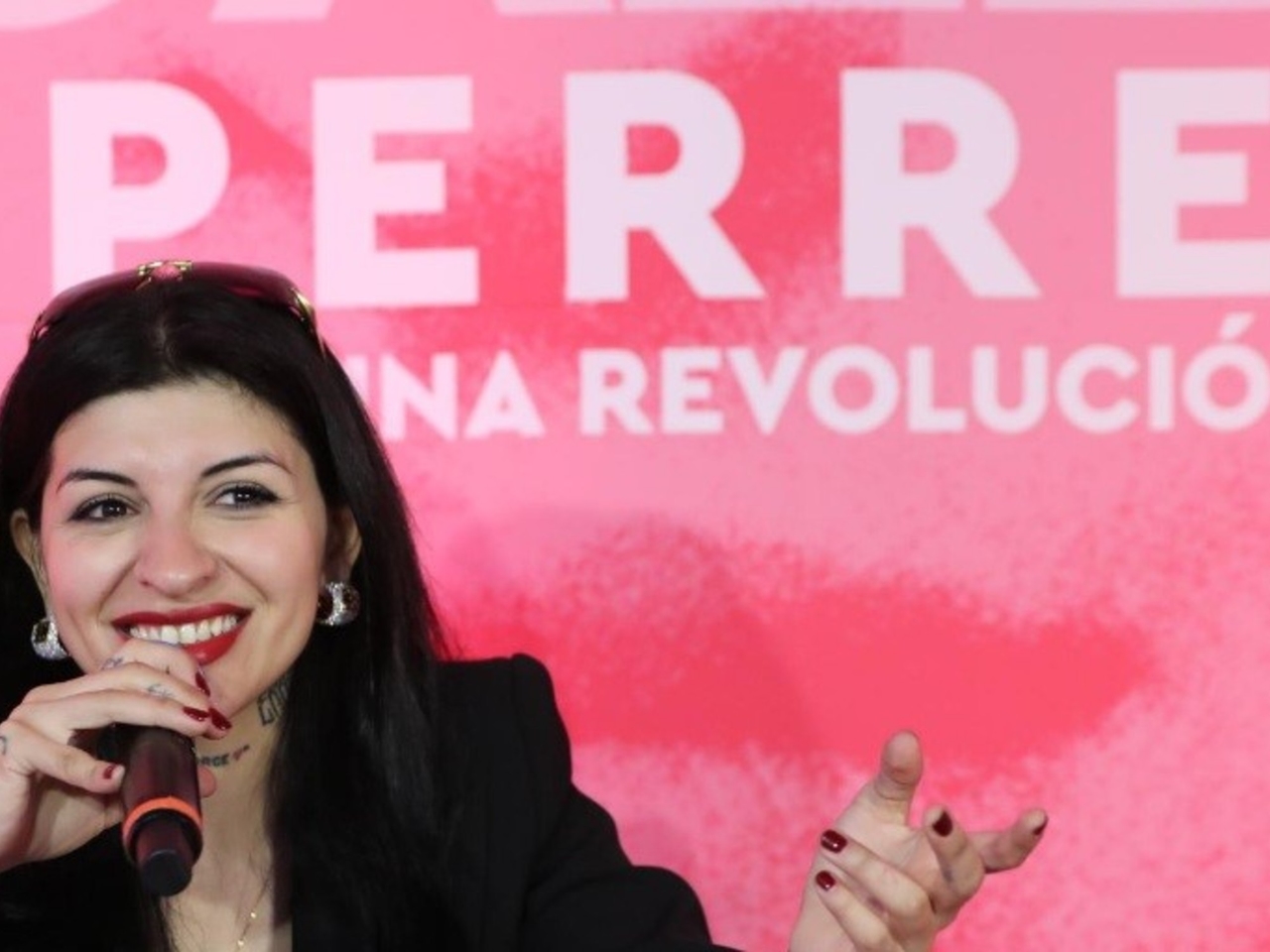 "We continue to seek equality," said Cazzu when presenting her book.