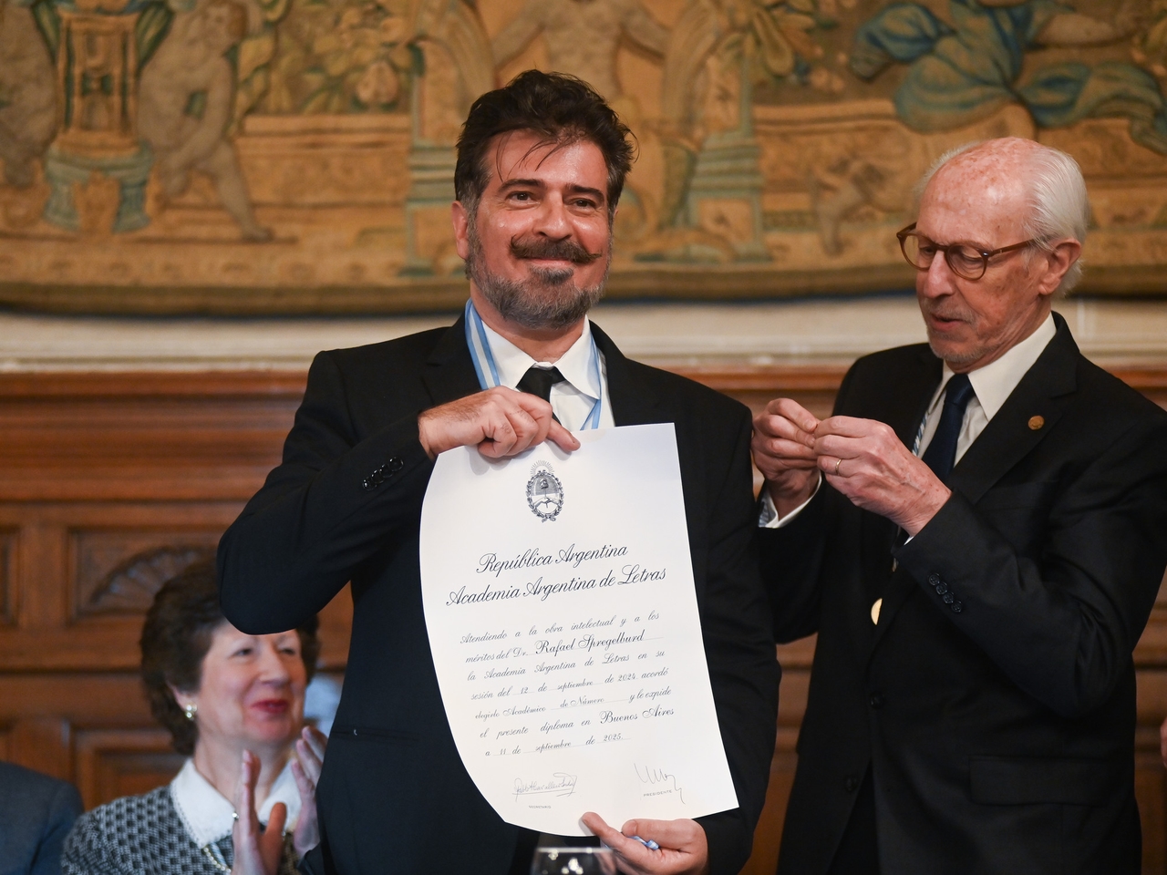 Die Argentinische Akademie der Literatur hat Rafael Spregelburd, eine führende Persönlichkeit des argentinischen Theaters, in ihr Programm aufgenommen.