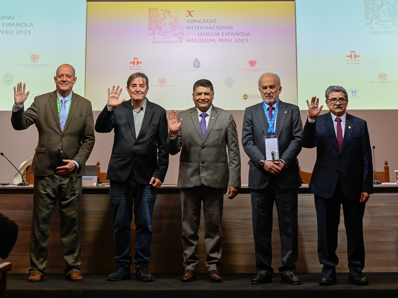 Continuam os confrontos entre os dirigentes da RAE e do Instituto Cervantes no X Congresso da Língua Espanhola.