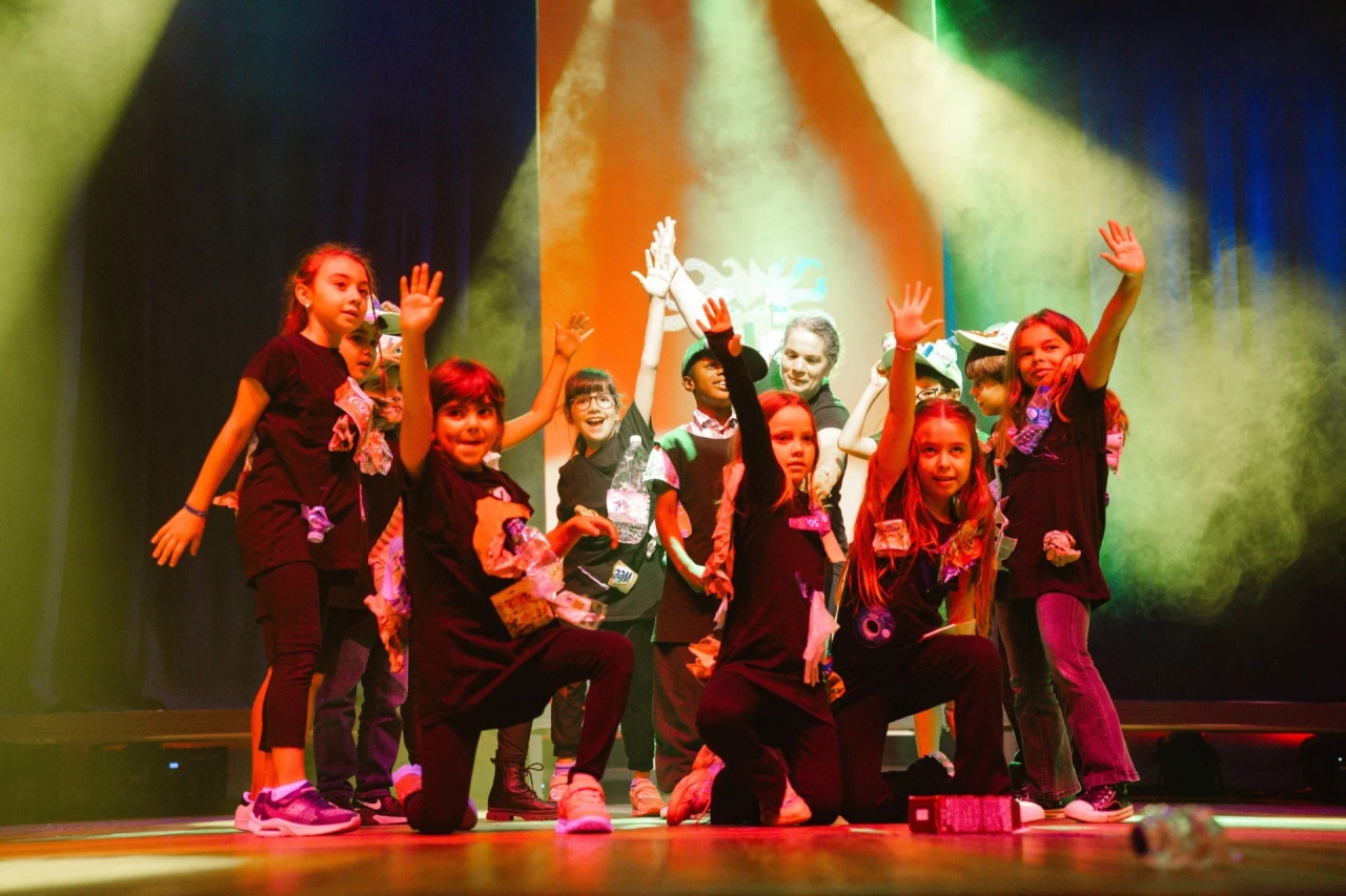 Piccoli grandi artisti hanno brillato al Cineteatro Messias con Escolíadas Júnior