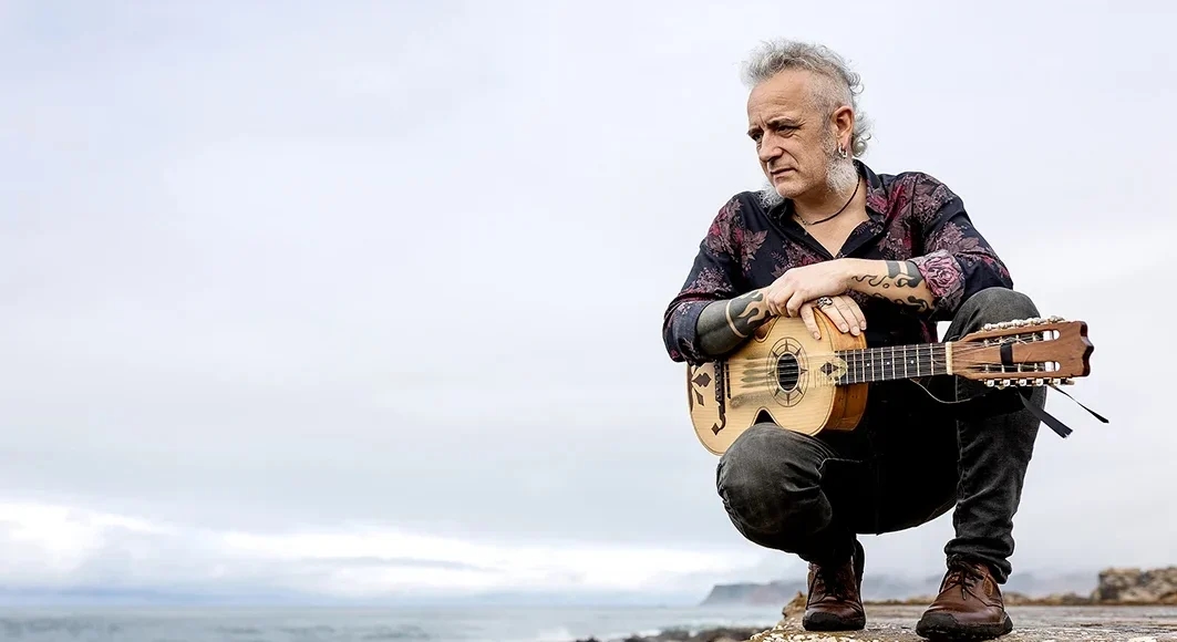 The Gajo and Ricardo Silva perform at the Cineteatro Messias