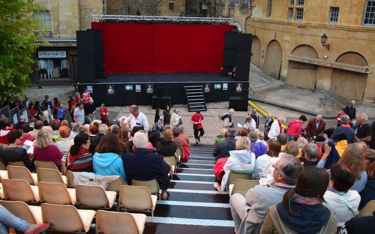 Otwarcie kurtyny Festiwalu Gier Teatralnych Sarlat