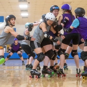 Blok ve yuvarlanma: 'Uyumsuzların sporu' olan Roller Derby, Vadi'de kendine bir yuva buldu