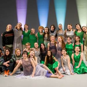 „Czy Alicja jest w tobie?”: Nastolatki na nowo wyobrażają sobie „Alicję w Krainie Czarów” w „przełamującym gatunki” przedstawieniu w przyszły weekend w Northampton
