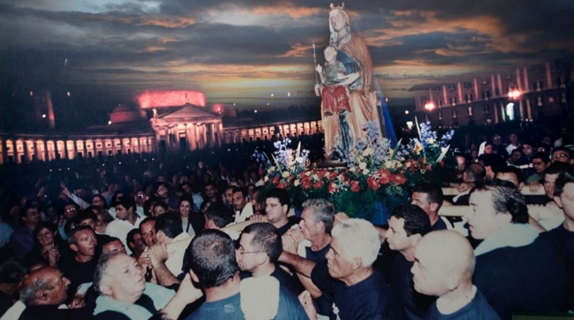 Piedigrotta Festival: Na 25 jaar keert het Mariabeeld terug naar de zee voor de processie.
