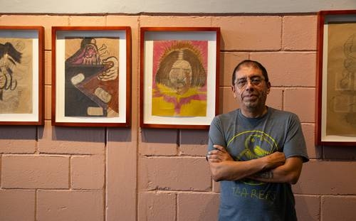 Artista ilustra la “disolución del ser masculino, agente violento y destructor”