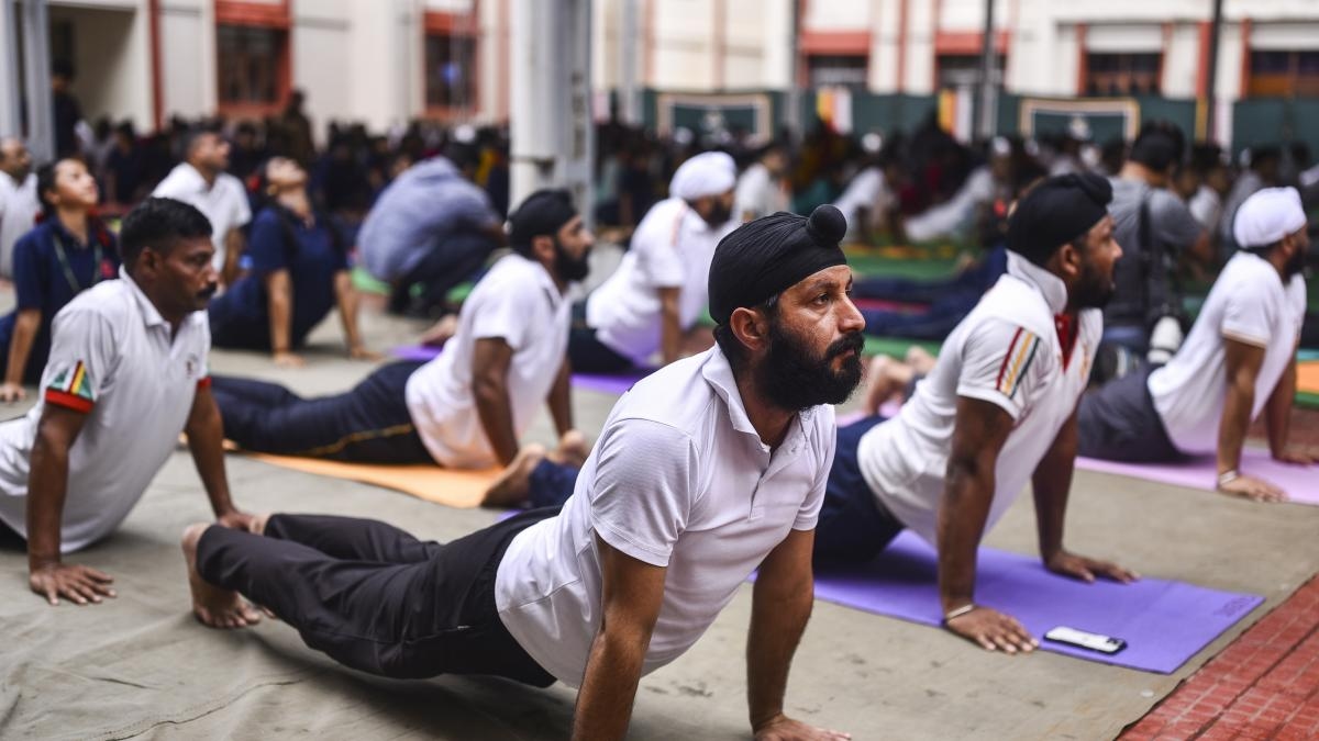 Die große Feier zum Internationalen Yoga-Tag in Indien