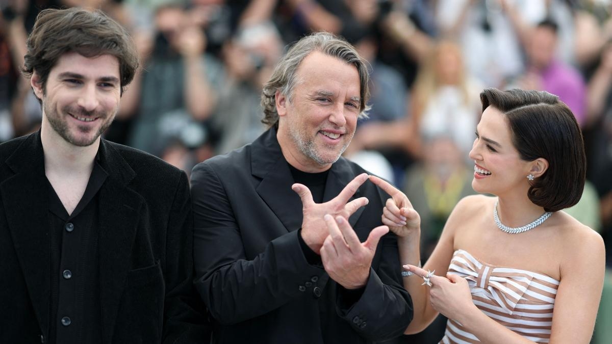 Linklater, Cannes'da Godard'a övgüsünü sunduğu ve Serseri Aşıklar filminin çekimleriyle göz kamaştırıyor.