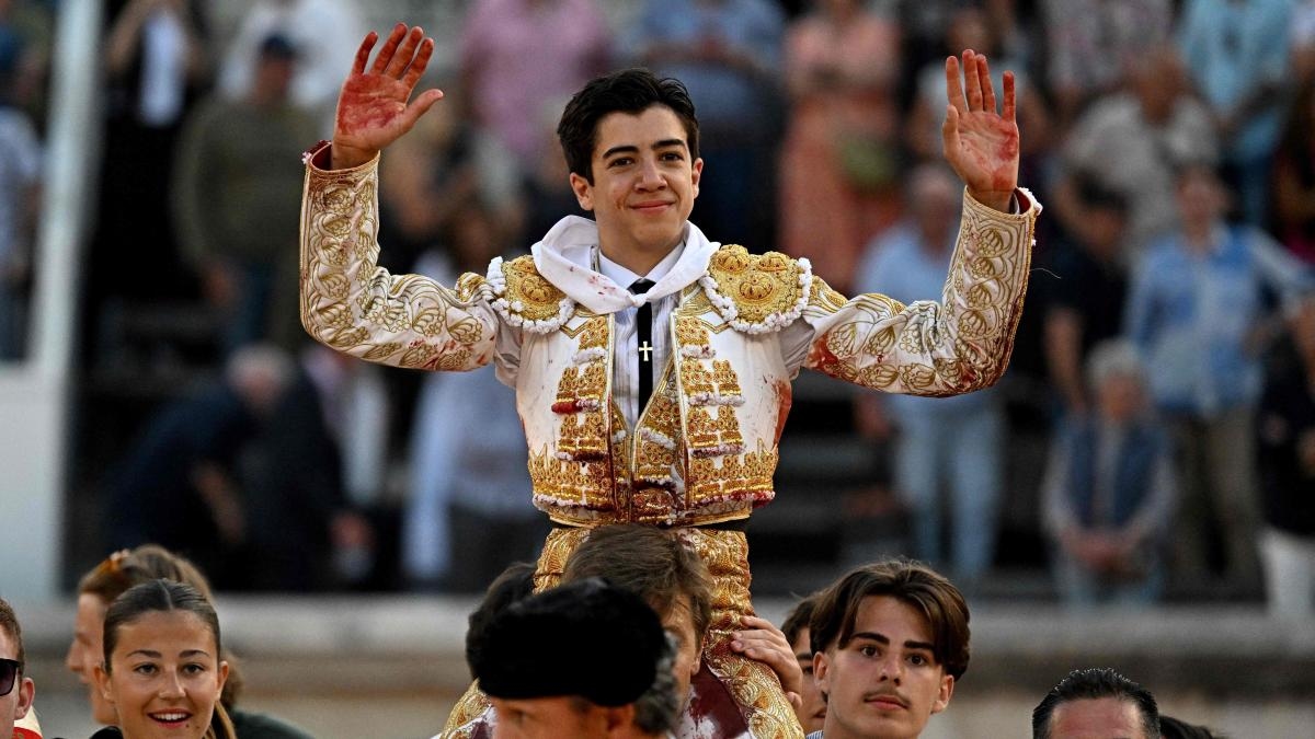 Morante interprète de la poésie à Nîmes, l'après-midi de l'alternative triomphale de Marco Pérez.