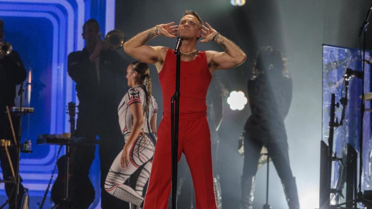 Robbie Williams Barselona'ya şık bir şekilde geri döndü