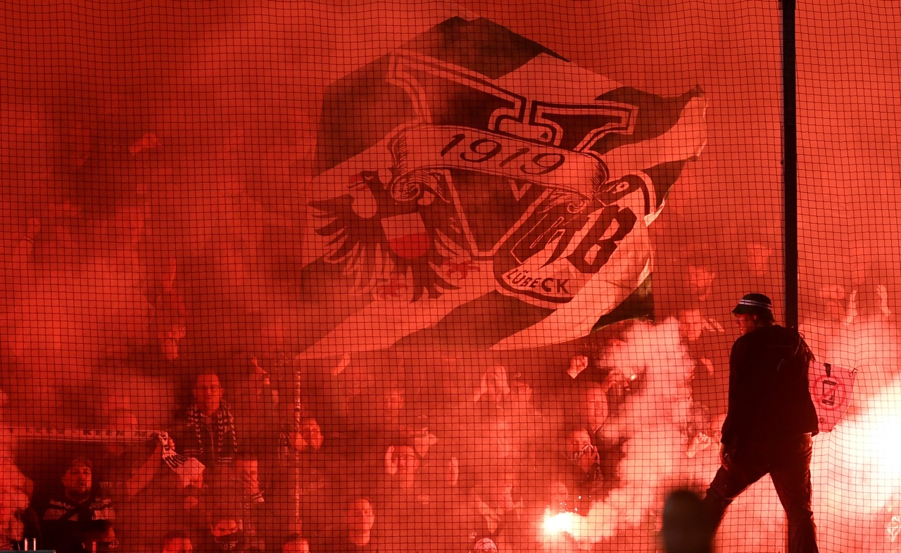 Lübeck celebra | Descenso del Holstein Kiel: la pierna de madera se ha ido