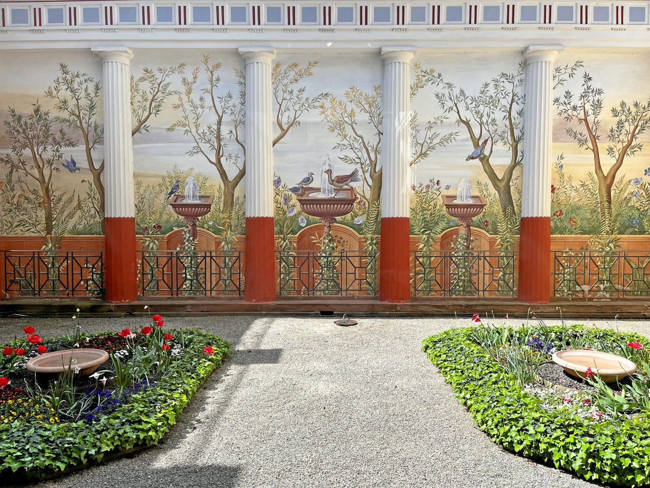 Romanos Antigos | Pompejanum: Um muro de jardim como vista