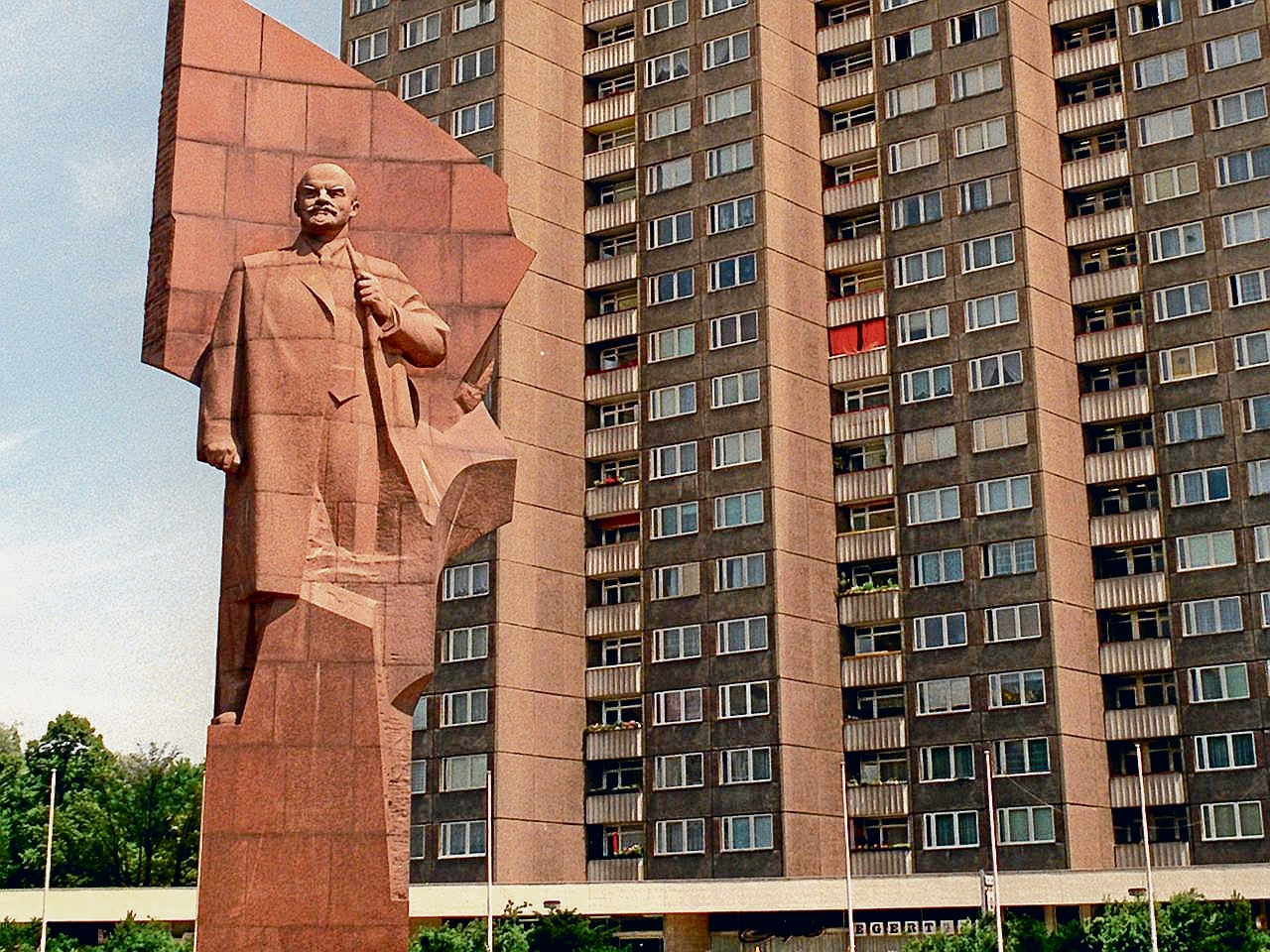 Peter Hacks | Komünizme Karşı Haçlı Seferi