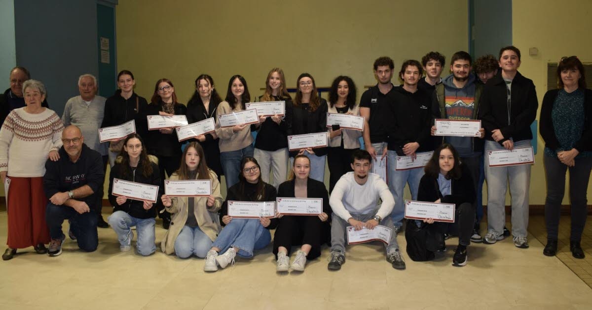 Priay. Absolventen der High School werden vom Sozialzentrum geehrt.