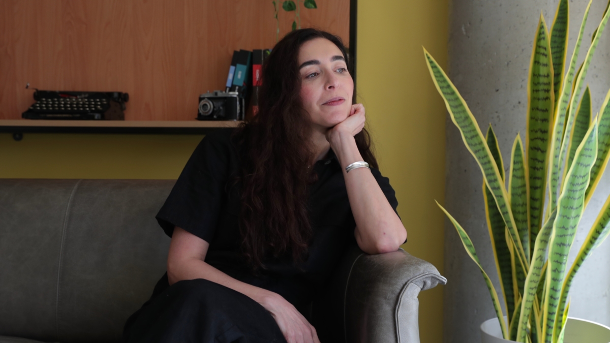 Fernanda Trías gana el Premio de Literatura Sor Juana Inés de la Cruz 2025, por su novela 'El monte de las furias'