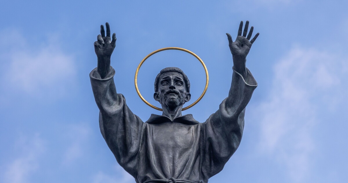 Opgeroepen, nieuw leven ingeblazen en aangetrokken door de gewoonte, heeft iedereen zijn eigen versie van Sint Franciscus. En de ware verdwijnt.