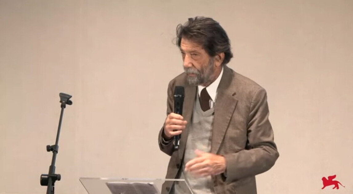 Palestra de Cacciari na Bienal sobre a filosofia da guerra.