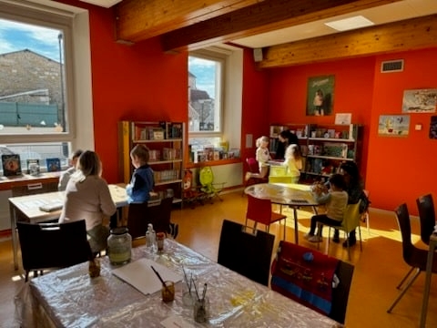 W bibliotece multimedialnej dzieci rozbudziły swoje zmysły
