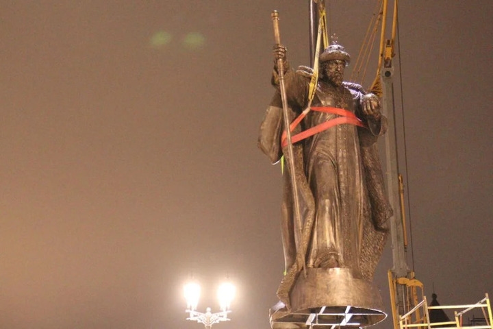 En una ciudad rusa se erigió un monumento al zar Iván el Terrible.
