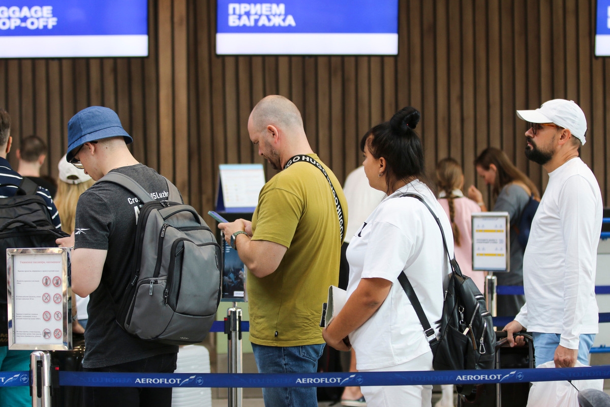 I voli sono stati temporaneamente sospesi in due aeroporti russi.