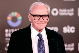 Anthony Hopkins publishes his memoir "All Right, Kid" in Portugal.