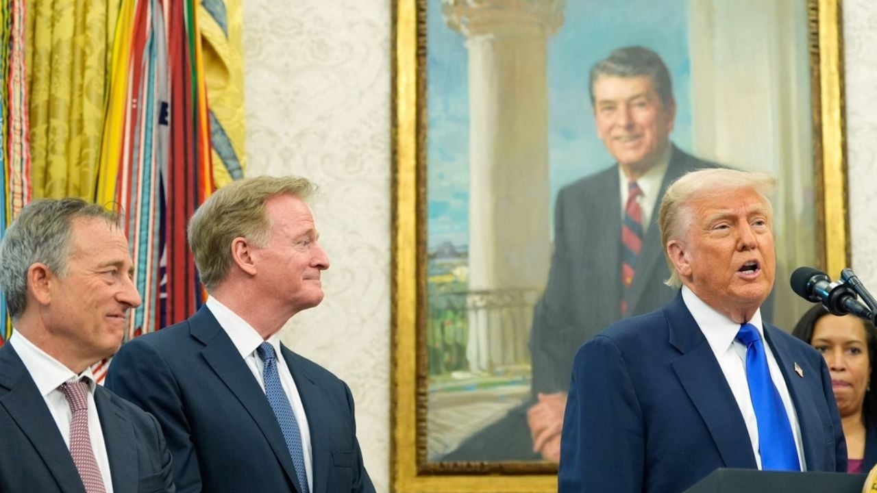 Назвать новый стадион «Командоров» в мою честь было бы «прекрасно», считает Трамп.