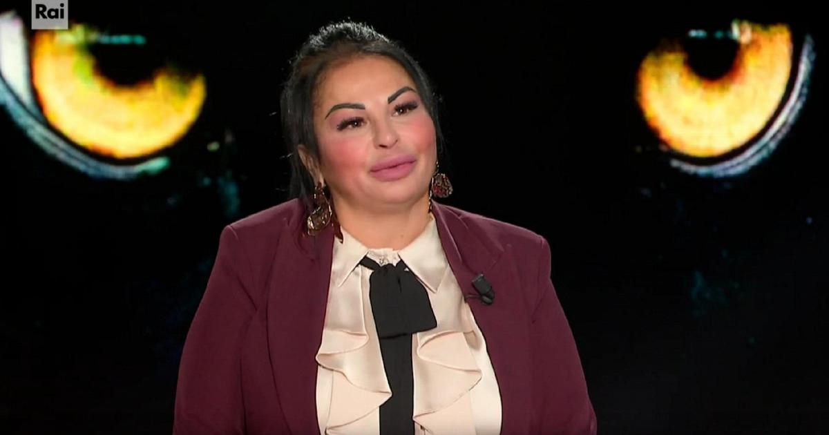 TikToker Рита Де Крещенцо в интервью Belve: «Тридцать лет наркозависимости, в 13 лет — ребёнок».